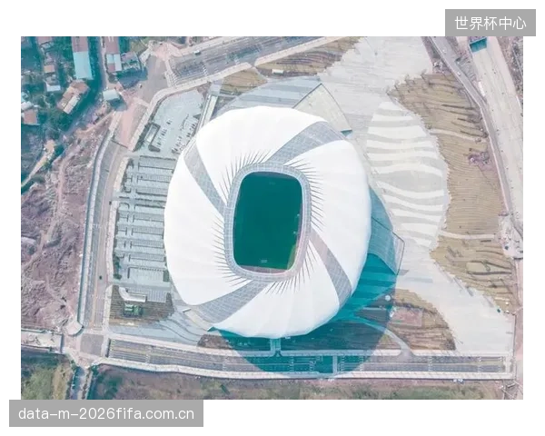 重庆龙兴足球场引入伊顿UPS系统，为中央吊屏提供不间断供电的“最后一道防线
